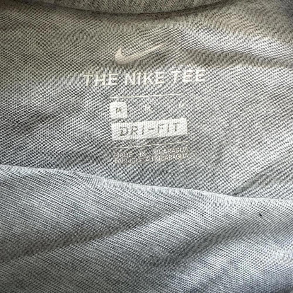 Nike Men's Grey and Blue Tshirt